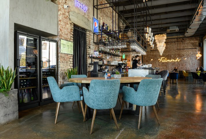 Стулья в обивке из ткана рогожка.jpg